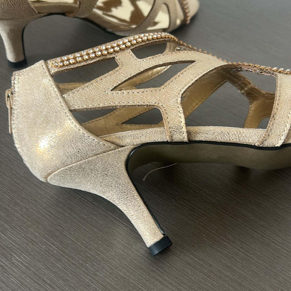 Sandals gold heels Easy street. formal wear. stone embellishment. size 7. NWOT - Picture 9 of 14